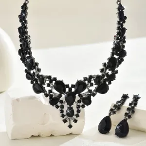 Exquis ensemble collier et boucles d'oreilles en strass cristal noir, bijoux de mariée gothiques.