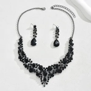Ensemble de collier et boucles d'oreilles en strass cristaux noirs, idéal pour fête.