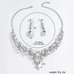 Ensemble collier et boucles d'oreilles strass cristal mariée avec dimensions détaillées.