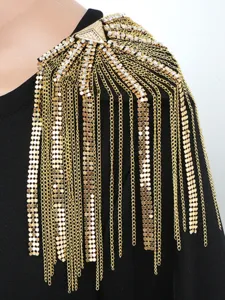 Detailansicht retro gold strass metall kette quaste schulterklappe bekleidung zubehör.