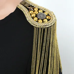 Modieuze metalen franje schouderstuk voor colbert jasje, luxe kleding accessoire chic.