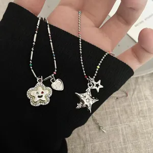 Collier Pendentif Étoile pour Femmes Perles de Couleur Contrastée Cœur Visage Souriant Strass Alliage Collier Ras du Cou