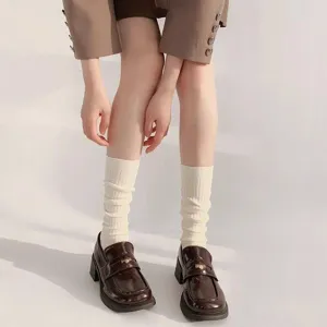 Witte geribbelde slouch sokken voor dames, kuitlengte comfortabel voor dagelijkse casual.