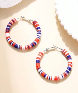Boucles d'oreilles créoles colorées en argile polymère pour femmes, bijoux tendance été chic.