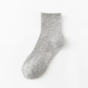 Grey men's casual knit short socks, comfortable cotton blend with ribbed cuff variant.