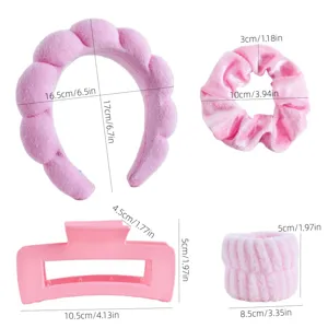 Affichage detaille des dimensions du bandeau nuage en peluche rose et de ses accessoires.