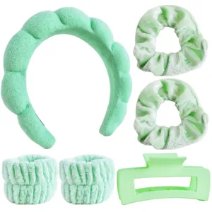 Bandeau cloud vert menthe, bracelets absorbants, pince à cheveux et chouchous lot de 6 détails.