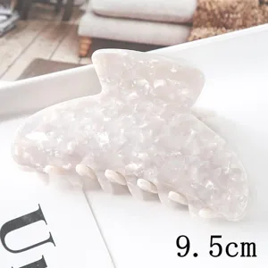 Détails de la pince à cheveux blanche en acétate de 9.5cm avec texture marbrée élégante.
