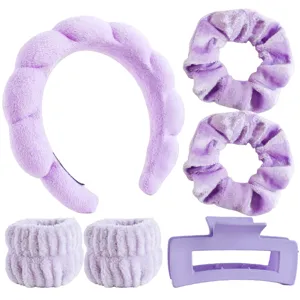 Vue détaillée du kit de 6 pièces violet, serre-tête nuage, chouchous et pinces à cheveux.