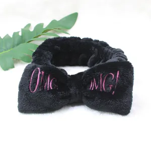 Schwarzes Plüsch Flanell Stirnband mit rosa gestickten Buchstaben OMG, weiches Make-up Haarband.