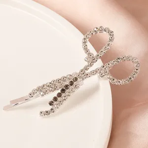 Barrette à cheveux ciseaux en strass exquise, pince en métal argenté quotidien.