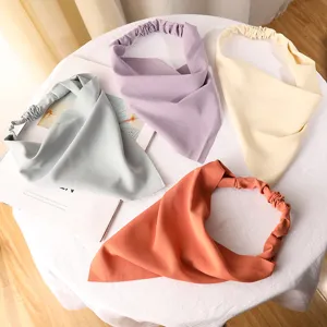 Foulard triangulaire en mousseline unie, bandeau élastique élégant pour femmes tous les jours.