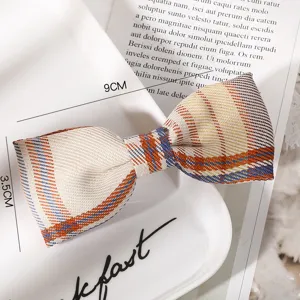 Plaid bow hair clip fabric sweet preppy style side clip daily sweet hair accessory detail view.