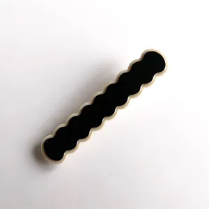 Detail shot of the black and white wavy acrylic hair clip showing clean edge and texture design.