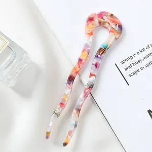 Fourche à cheveux en acétate colorée épingle en forme de U pour chignons et coiffure chic.