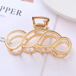 Gold metal hair claw clip geometric interlocking hair accessory for women daily wear 1pc