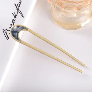 Matte metal U-shaped hair pin detail, elegant hair accessory for daily women styling.