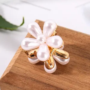 Kleine Perlen Blumen Haarklammer Metall Haarschmuck fuer Damen Alltag Styling Accessoire