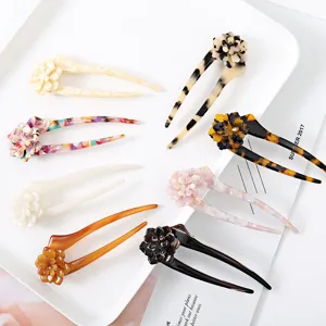 Acetate flower U-shaped hair fork detail, vintage hair pin for bun styling and daily hair accessories.