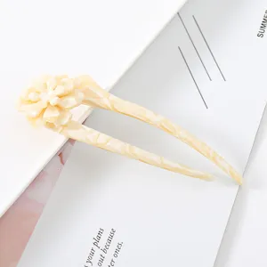 Acetate flower U-shaped hair pin elegant marble hair fork daily styling hair accessory detail.