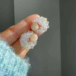 Pendientes de cuentas de luna planeta hechos a mano con bonitas flores pequeñas para mujeres.