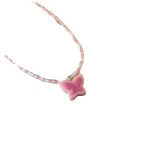 Y2K aesthetic pink beaded butterfly necklace for women, sweet cool style clavicle chain jewelry.