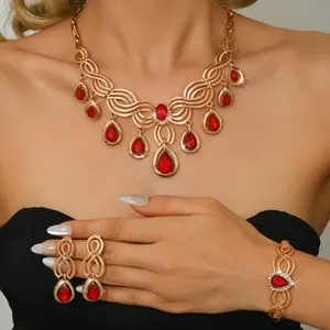 Set di gioielli con collana orecchini bracciale goccia cristallo rosso donna alla moda.