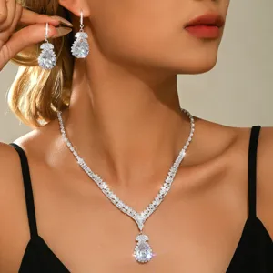 Elegante set collana e orecchini in zircone cubico a goccia da donna, gioielli da sposa.