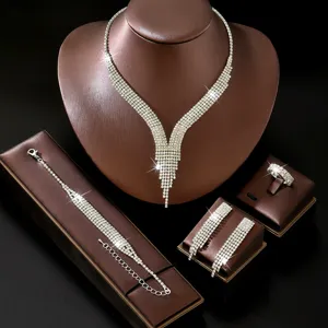 Prachtige strass ketting armband oorbellen ring set, sprankelende bruids sieraden.