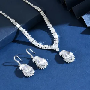 Elegante set di gioielli con collana e orecchini in zircone cubico a goccia per donna festa.