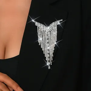 Elegante spilla con nappine in strass cristallo per giacca da donna accessorio dettaglio