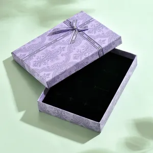 Elegante confezione regalo viola con nastro e inserto nero per gioielli collane anelli.