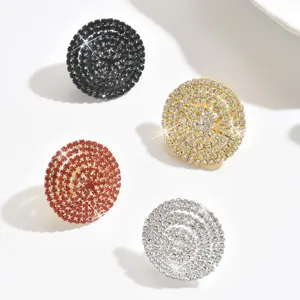 Dettagli anello con strass geometrici, gioiello da dito regolabile rotondo pavé di cristallo.