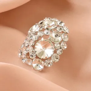 Stunante anello da cocktail con strass geometrici da donna, gioiello da sposa in cristallo.