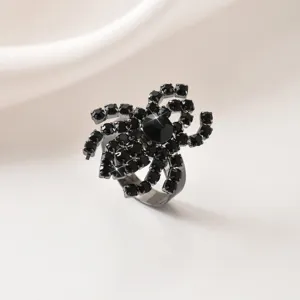 Anello ragno in cristallo nero da donna, gioiello da dito con strass gotico regolabile.