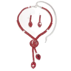 Splendido set collana e orecchini con nappa di strass rossi per matrimonio e festa serale.