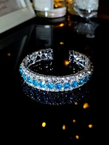 Vintage Palast Stil glänzende blaue weiße Strass offene Armspange, elegante modische Schmuck.