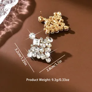 Boucles d'oreilles clous géométriques en strass et alliage, bijou de fête élégant.