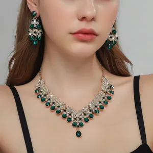 Elegante set collana e orecchini da sposa con strass verdi, gioielli di nozze di lusso.
