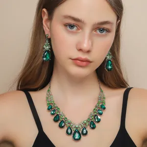 Stupendo set di collana e orecchini da sposa in strass verdi di lusso per donna.