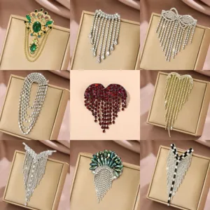 Spilla da Donna di Fascia Alta con Nappina a Cuore Spilla in Lega con Strass Intarsiati per Matrimonio Banchetto Festa Decorazione
