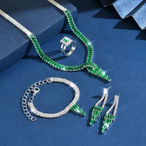 Detalle de joyería de circón verde, exquisito conjunto de collar pulsera pendientes.