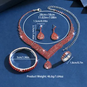 Vista dettagliata del set di gioielli con strass rossi, collana e orecchini scintillanti.