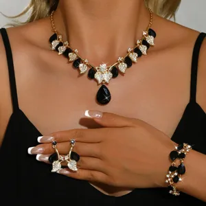 Set di gioielli vintage collana orecchini bracciale goccia nera strass donna chic