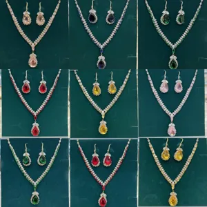 Elegante Set di Gioielli in Rame con Strass da Donna Collana con Ciondolo a Goccia d'Acqua Orecchini Set Moda Banchetto Festa Gioielli