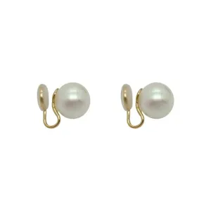 Boucles d'oreilles clips perles blanches elegantes avec metal dore, ideal pour oreilles non percees.