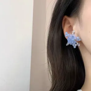 Orecchini a Bottone con Fiore di Perline Blu Latte Freschi Dolci Fatti a Mano in Resina di Cristallo Gioielli Carini Regalo per Donna