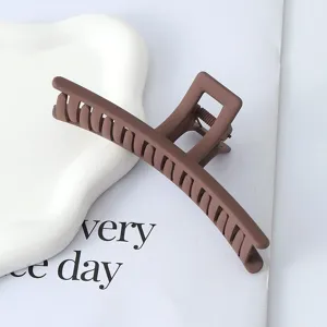 Grande molletta per capelli marrone opaca per capelli spessi, accessorio geometrico dettaglio.