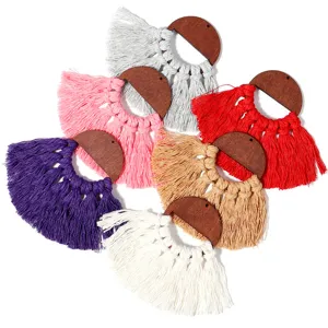 Boucles d'oreilles pompon éventail en bois style bohème détail de coton tissé à la main