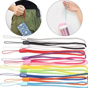 Cinturini corti colorati in poliestere per telefoni cellulari e piccoli accessori.